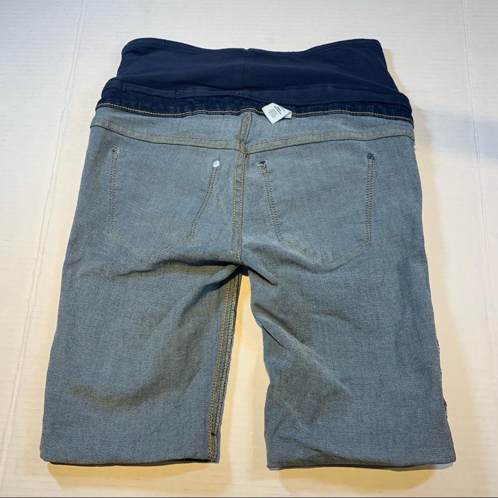 Sz. 2 H&M &Denim distressed maternity medium wash denim shorts - Picture 9 of 11